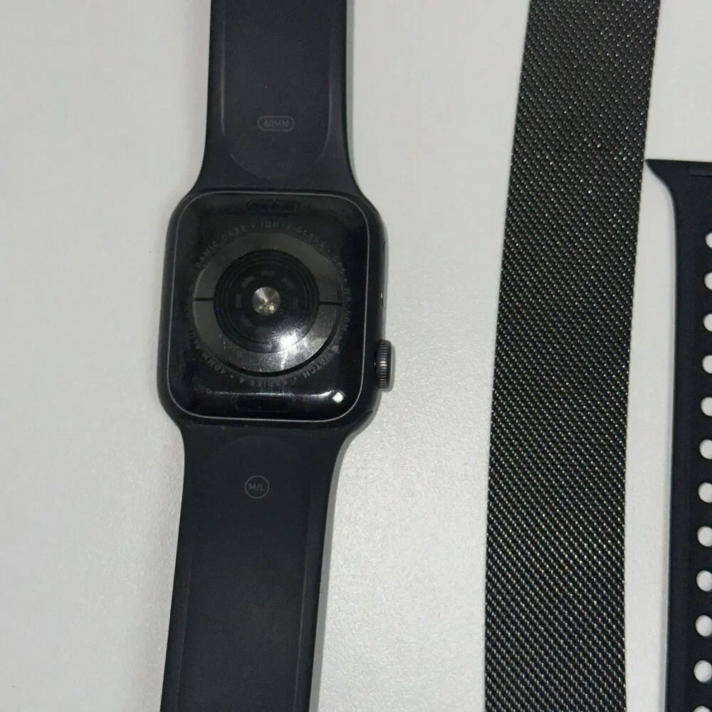 Apple Watch Series 4 GPS 40MM Space Gray Aluminum Case & 4 Bands, Nike, Sports